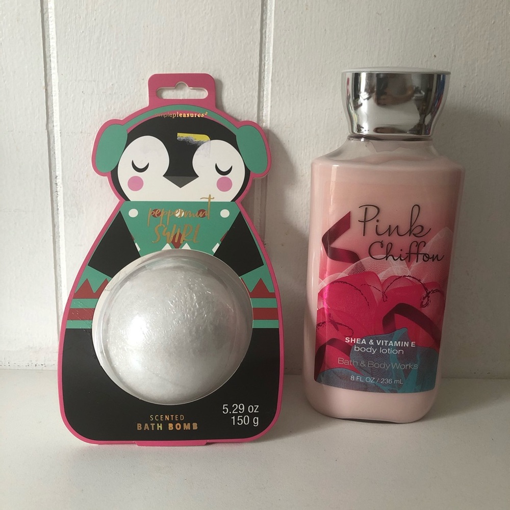 Set of scented bath bomb & body lotion